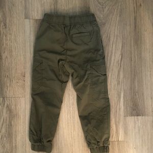 Old Navy Bottoms - Boys lightweight cargo joggers EUC Old Navy Bottoms - Boys lightweight cargo joggers EUC